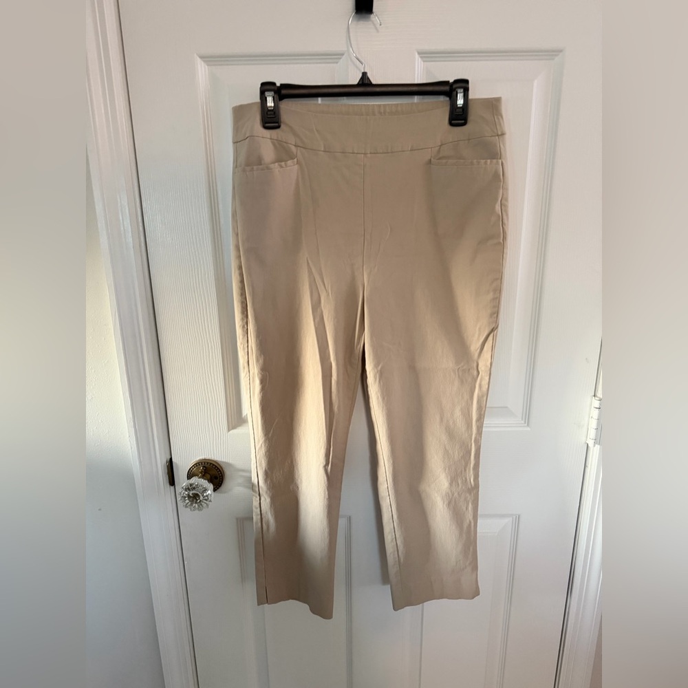 Chico’s Classic Tan / Khaki Women's Pull on Cropped Pants size 1.5 (US 10)